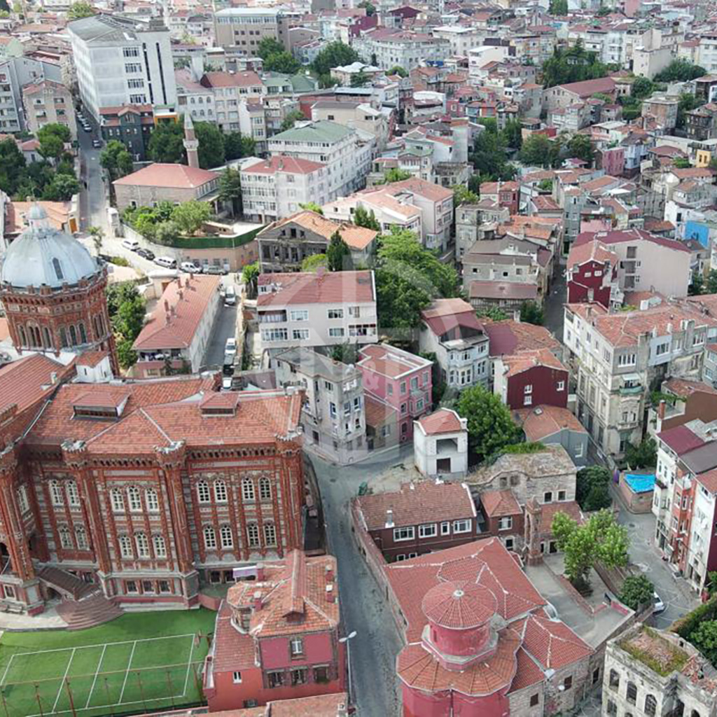 Balat’ta 2.derece Tarihi Eser Satılık Bina